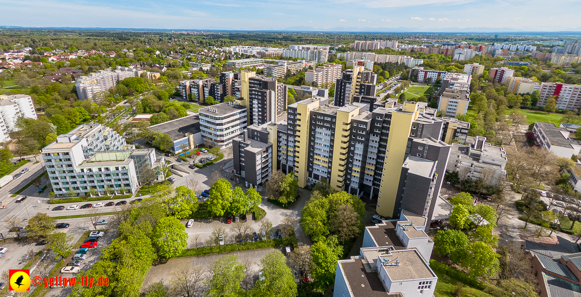 04.05.2023 - Luftbilder vom Marx-Zentrum uns seiner Umgebung in Neuperlach
